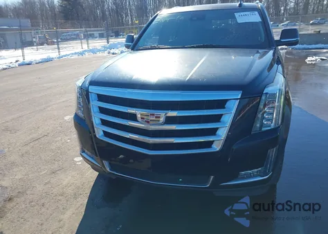 2017 Cadillac Escalade Luxury z USA, uszkodzony, nr VIN 1GYS3BKJ0HR121307
